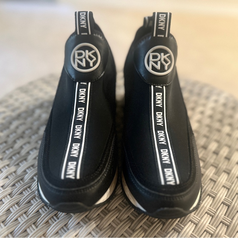 DKNY black and white Women’s Slip on fashion Sneakers shoes